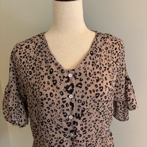 SHEIN Leopard Cheetah Print Brown Black Short Sleeve Top Button-Up Peplum Mediun - Picture 3 of 8